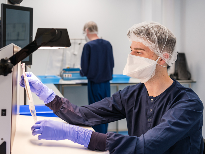 pharmaxo_compounding_staff16_800x600