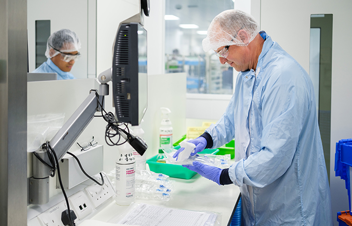 pharmaxo_compounding_staff1_700x450