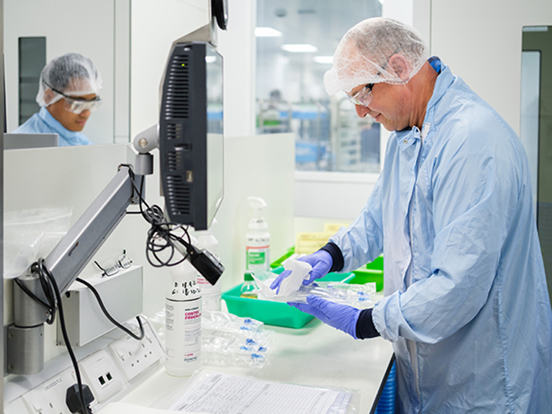 pharmaxo_compounding_staff1_700x450