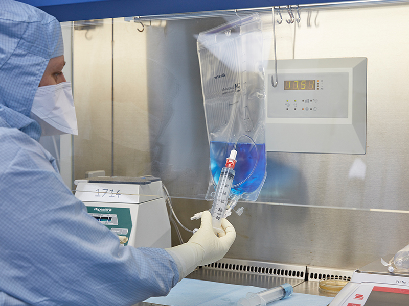 pharmaxo_compounding_staff15_800x600
