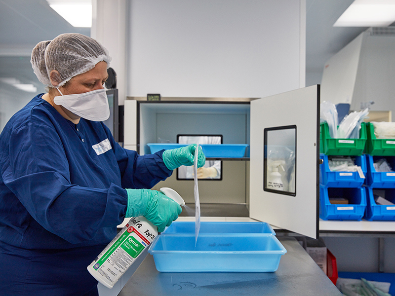 pharmaxo_compounding_staff14_800x600