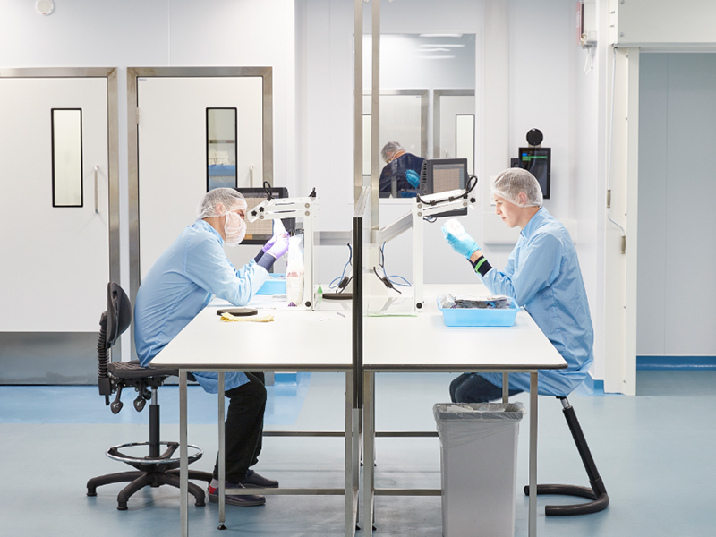 pharmaxo_compounding_staff18_800x600